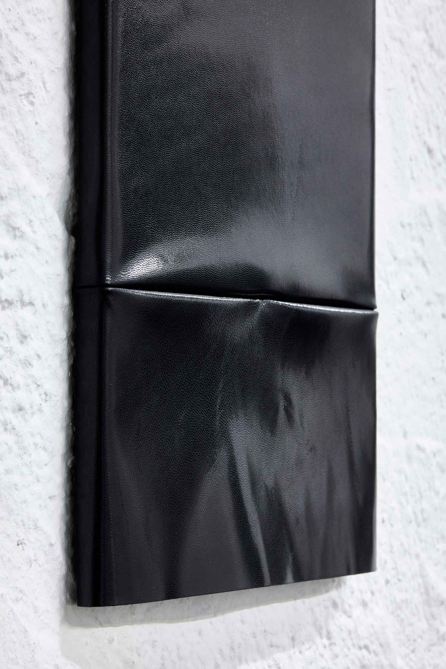 Luka Berchtold - <em>Hush </em>(Detail), 2021, 32 × 22 cm, leather, photo (c) Angela Lamprecht