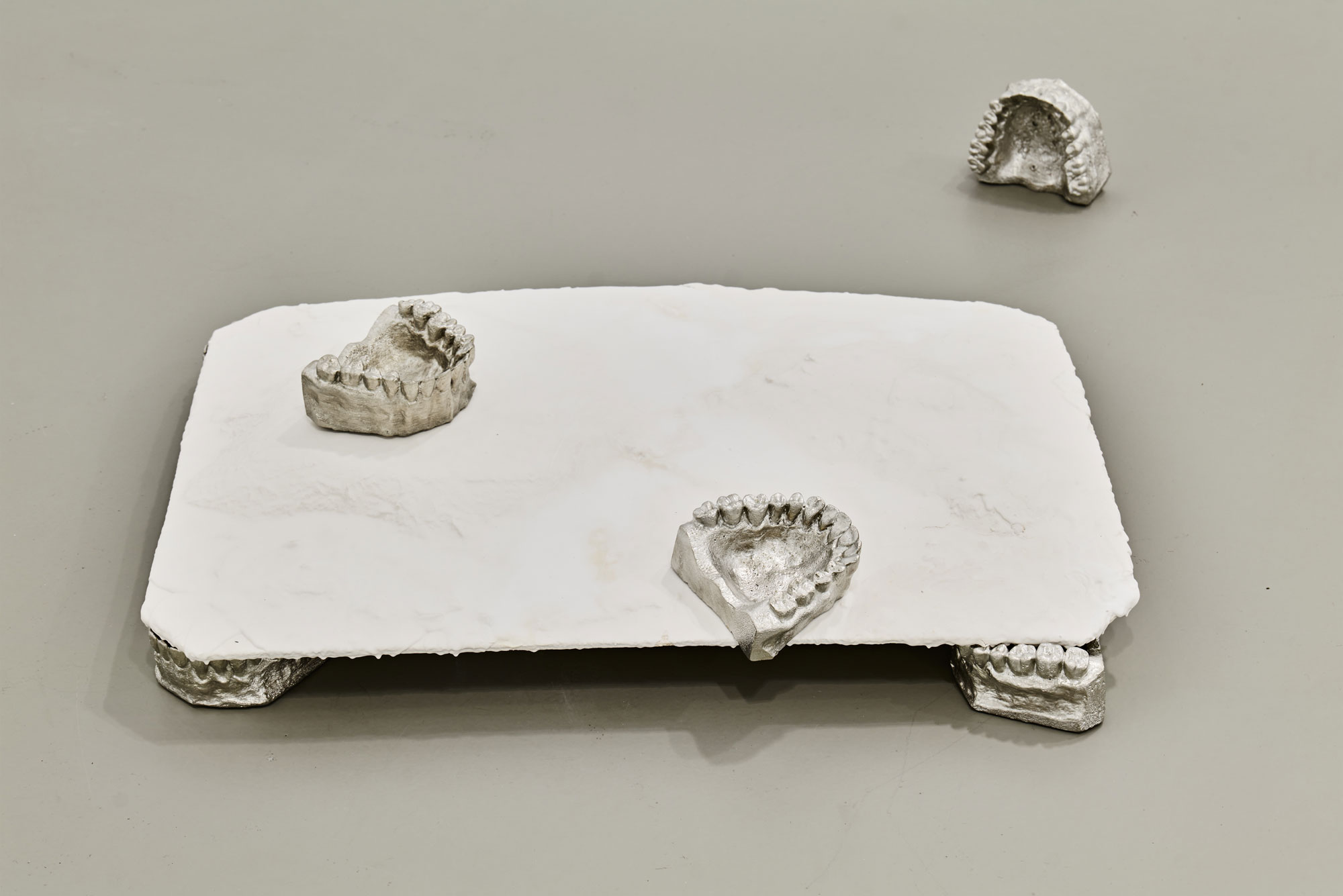 Luka Berchtold - untitled bunch, 2022, dimensions variable, tin, plaster (c) Miro Kuzmanovic