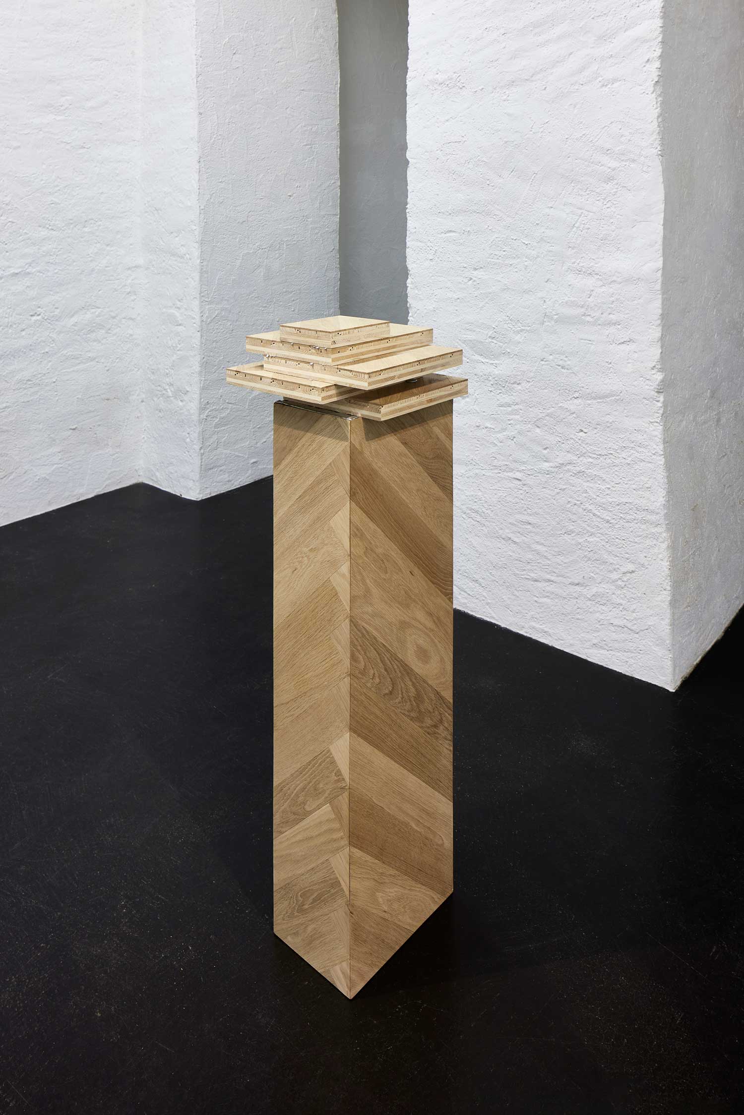 Luka Berchtold - <em>tears of tin</em>, 2021, 130 × 20 × 30 cm, herringbone parquet, tin (c) Angela Lamprecht