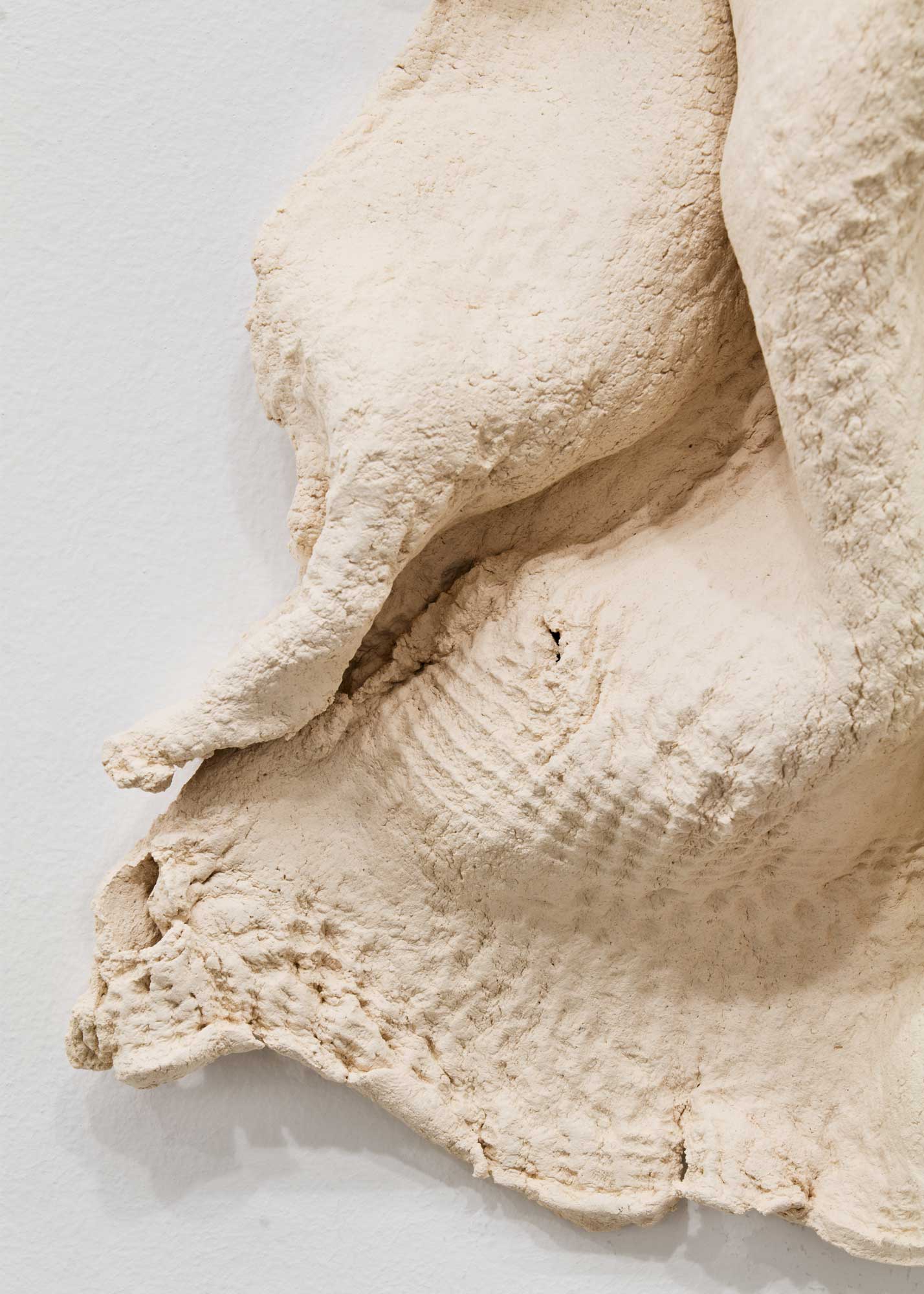 Luka Berchtold - untitled, 2022, 30 × 23 × 10 cm, ceramics (c) Miro Kuzmanovic