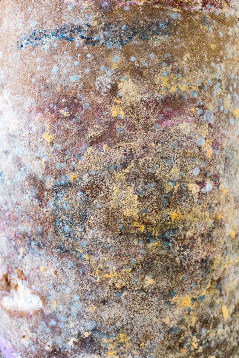 Luka Berchtold - <em>Luv Ya </em>(Detail), 2017, 29 cm height, 21 cm diameter, sawdust, pigment (c) David Meran