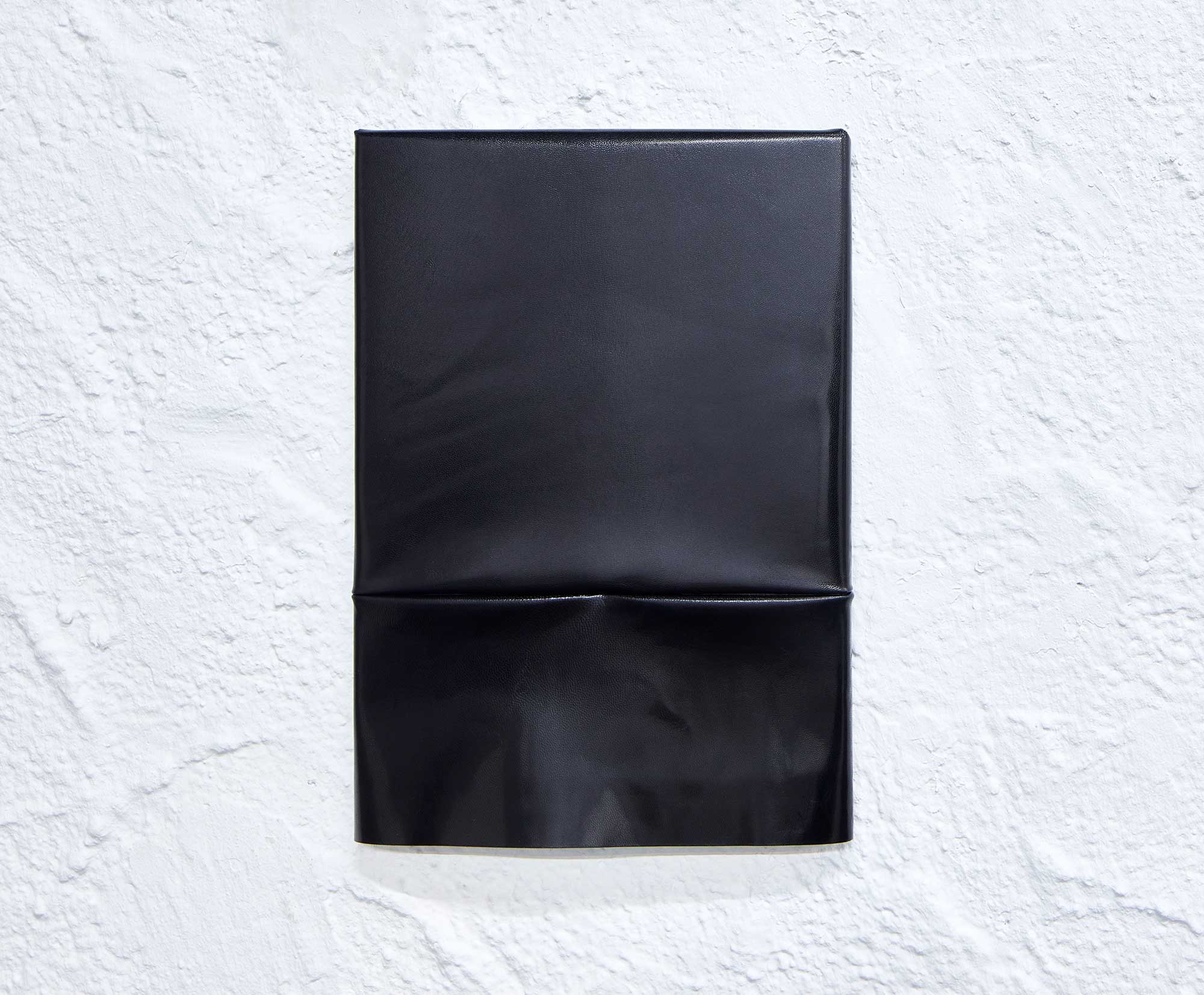 Luka Berchtold - <em>Hush</em>, 2021, 32 × 22 cm, leather, photo (c) Angela Lamprecht