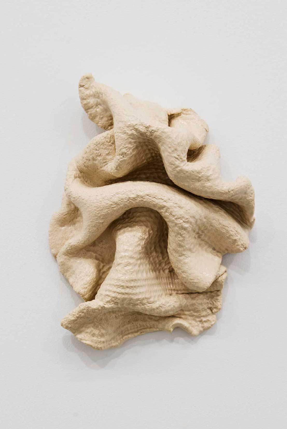 Luka Berchtold - <em>sorry to be real</em>, 2022, 21 × 15 × 7 cm, ceramics (c) Miro Kuzmanovic