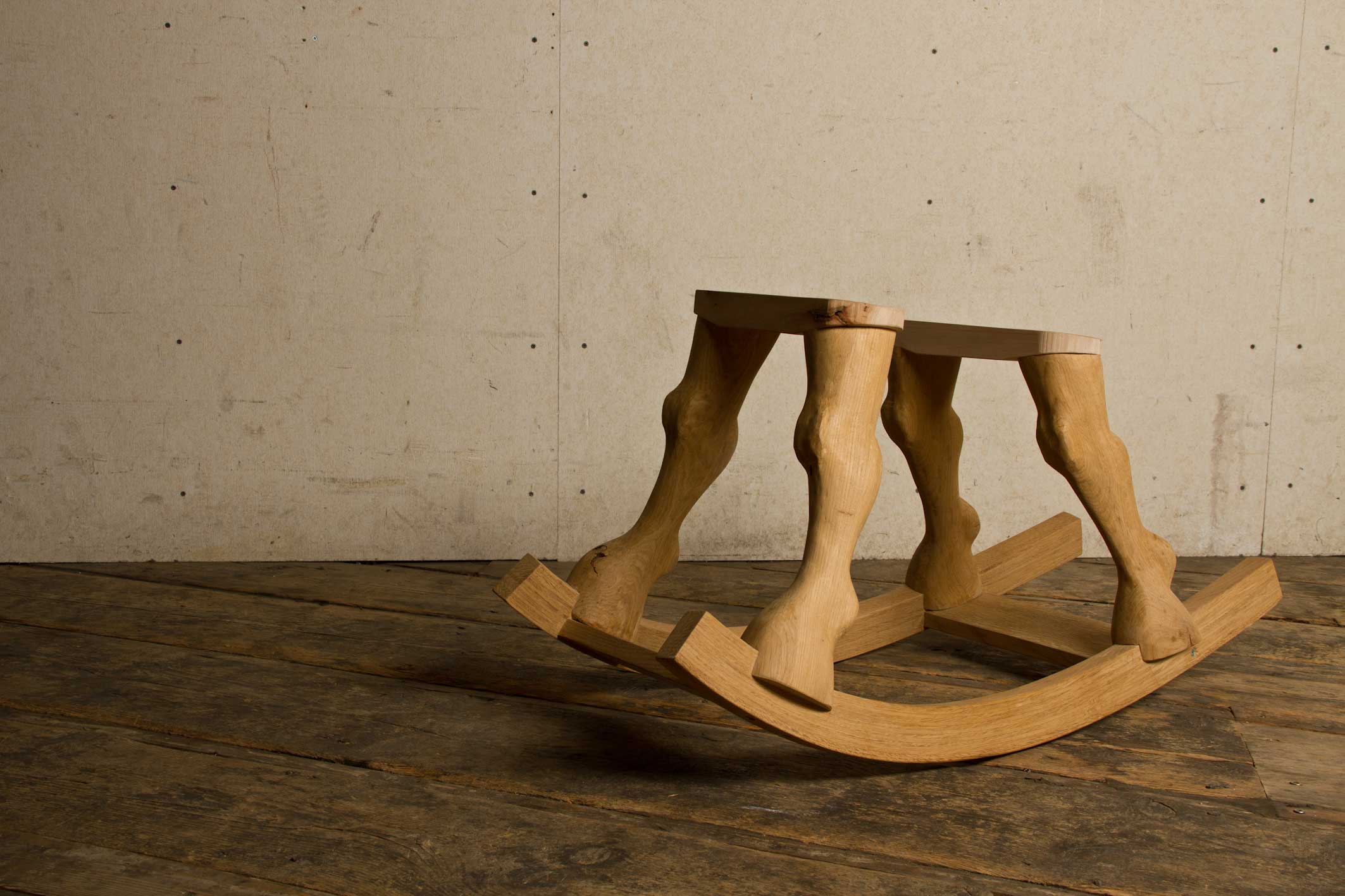 Luka Berchtold - <em>untitled</em>, 2012, 50 x 40 x 95 cm, oak wood (c) Melanie Schneider