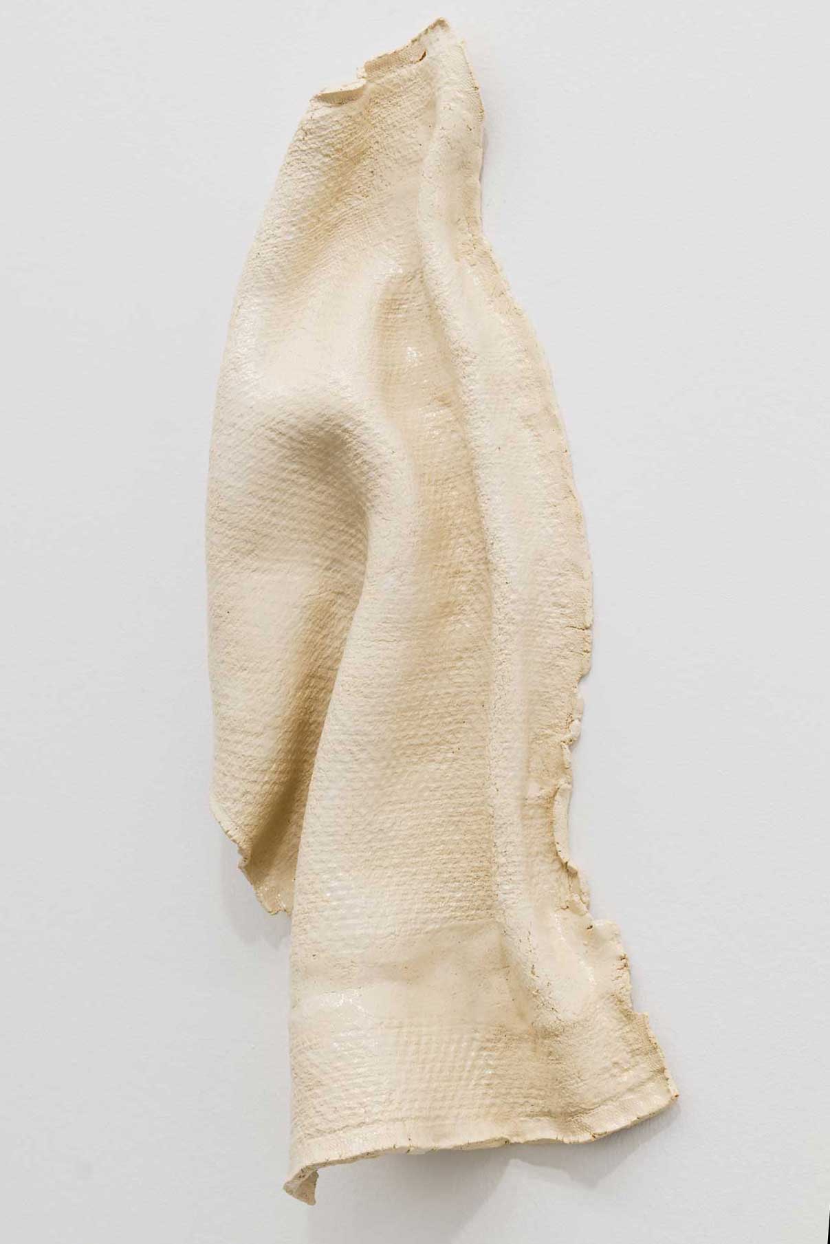 Luka Berchtold - <em>untitled</em>, 2022, 50 × 23 × 6 cm, glaced ceramics (c) Miro Kuzmanovic