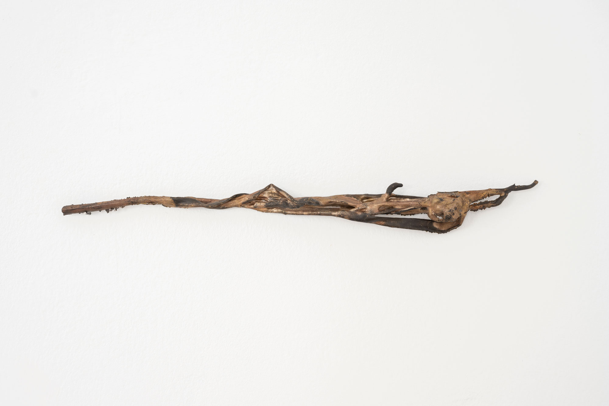 Luka Berchtold - <em>Monday, </em>2023, 43 × 5 × 3 cm, bronze (c) Matthias Aschauer