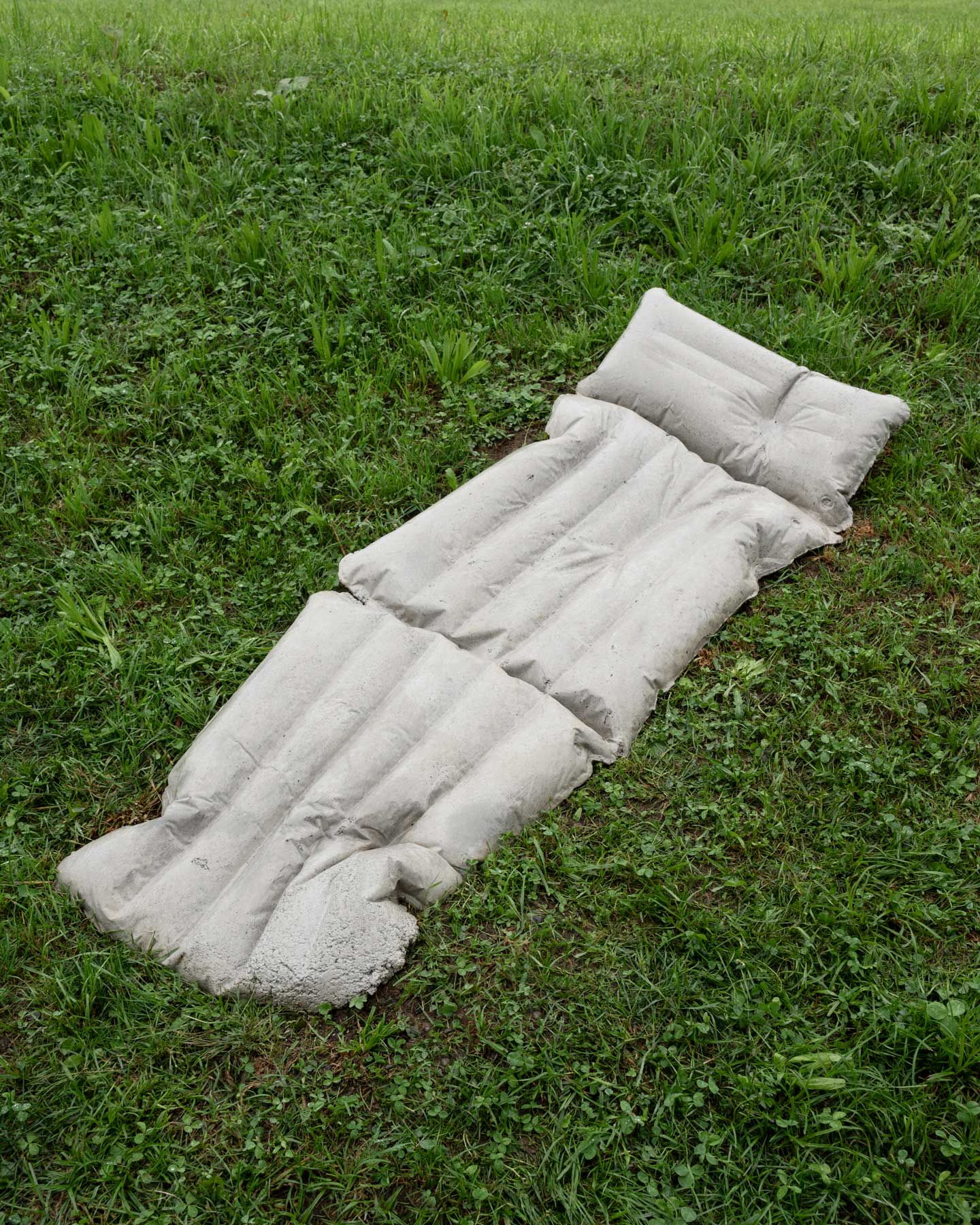 Luka Berchtold - <em>air mattresses</em>, 2024, variable dimension, concrete (c) Christa Engstler