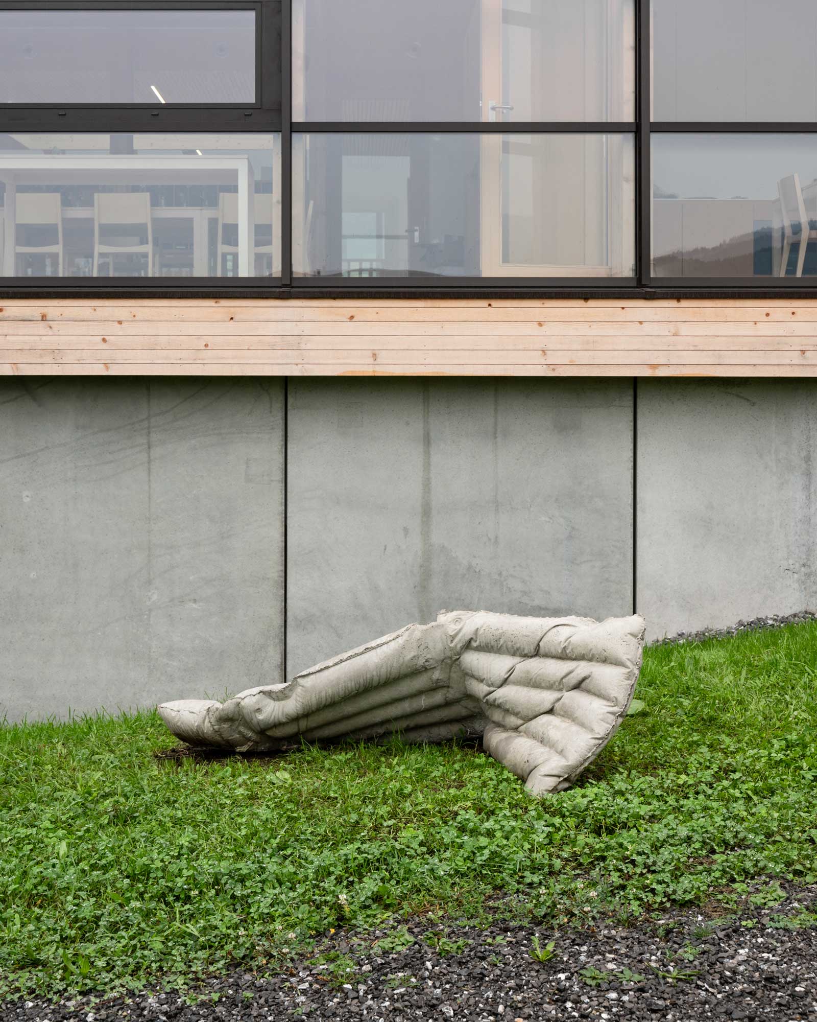 Luka Berchtold - <em>air mattresses</em>, 2024, variable dimension, concrete (c) Christa Engstler