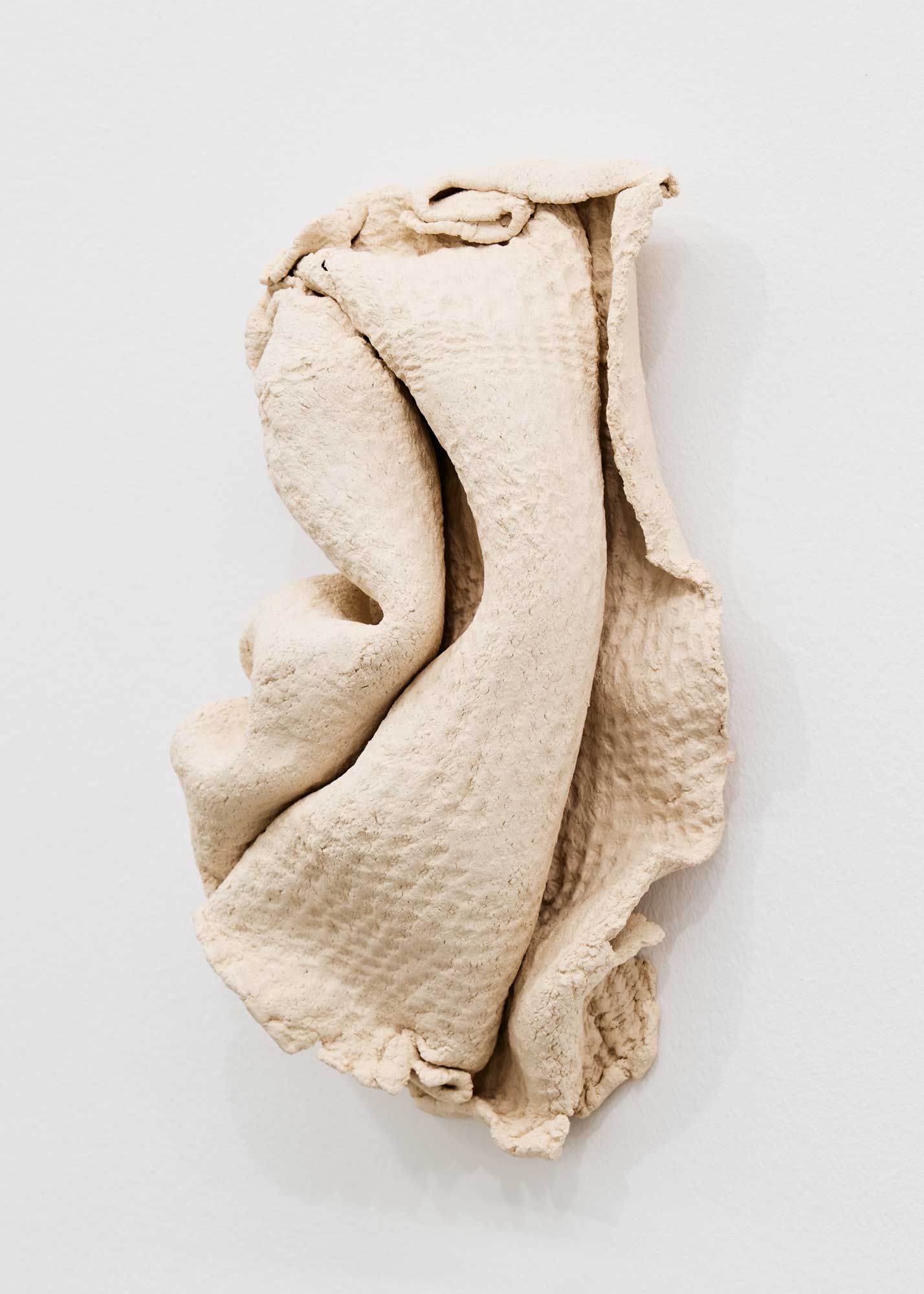 Luka Berchtold - Feuchter Furz, 2022, 22 × 13 × 6 cm, ceramics (c) Miro Kuzmanovic